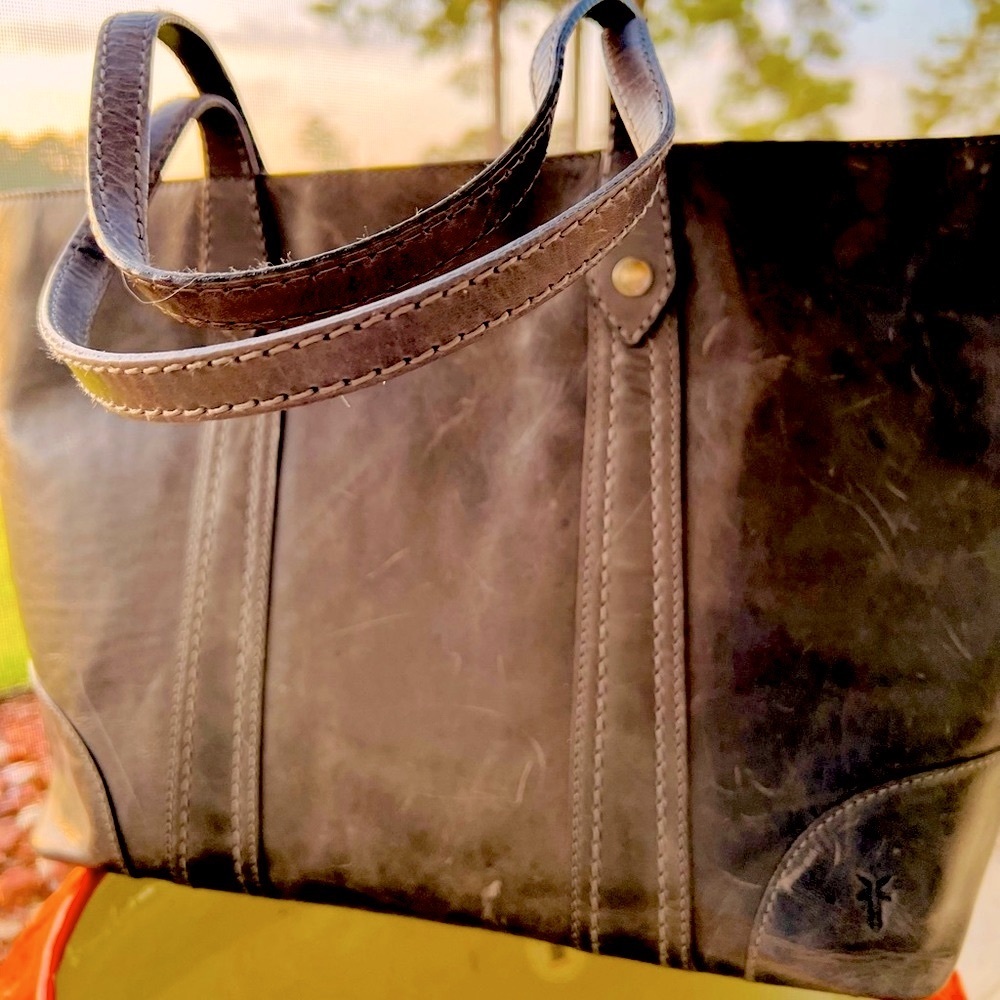 FRYE NWT PURSE MELISSA SHOPPER CARBON LEATHER . Beautiful !